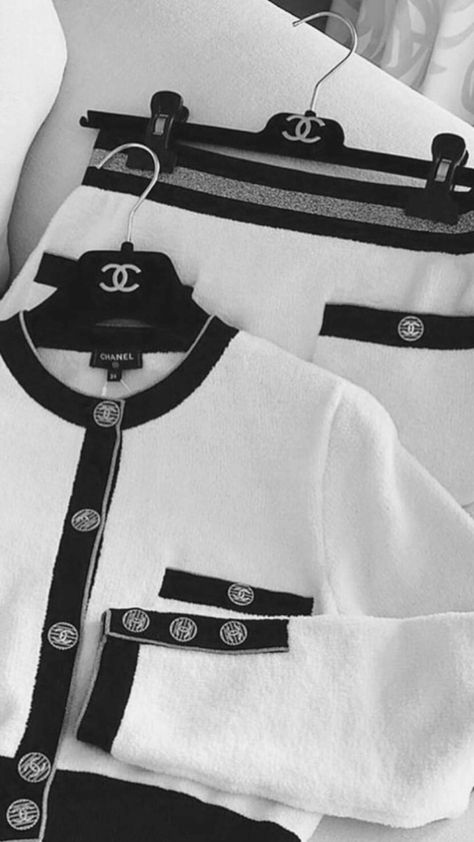 Chanel Outfit, Casual Day Dresses, Minimal Outfit, Chanel Fashion, Teenage Fashion Outfits, About Fashion, Luxury Outfits, Cute Casual Outfits, Daily Outfits