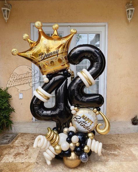 @bonniesballoonery shared a photo on Instagram: “Classy & Bold 👑 This bouquet is a showstopper!” • Apr 14, 2021 at 5:06pm UTC Chinese New Year Flower, Festa Moana Baby, Balloon Clusters, Number 30, New Flowers, 40th Birthday Decorations, Balloon Delivery, Birthday Balloon Decorations, Balloon Gift