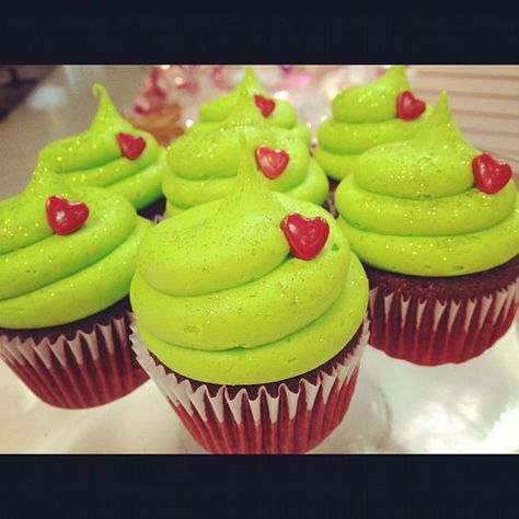 Grinch Cupcakes, Grinch Christmas Party, Whoville Christmas, Grinch Party, Grinch Christmas Decorations, Kids Christmas Party, Grinch Stole Christmas, Christmas Cupcakes, Grinch Christmas