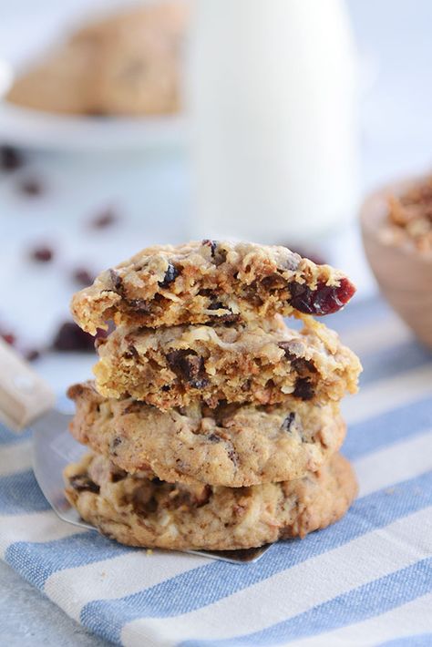 Chewy Granola Cookies Granola Cookies Recipe, Sugar Plum Jam, Cookie Brownies, Granola Cookies, Oat Meal, Cookie Recipes Chewy, Healthy Granola, Chewy Granola, Cowboy Cookies