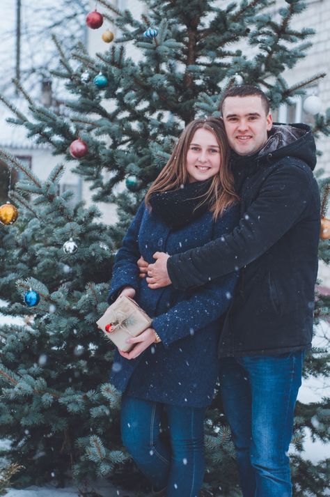 Winter love story. husband and wife near... | Premium Photo #Freepik #photo #snow #love #family #nature Snow Covered Christmas Trees, Christmas Husband, Photo Snow, Snow Love, Winter Portraits, Family Nature, People Poses, Kids Vacation, Happy Winter