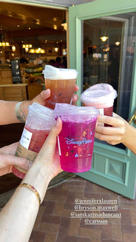 Disneyland Starbucks, Disneyland Photography, Disneyland Photos, Disney Photo Ideas, Disney World Pictures, Disneyland Food, Disney World Food, Disney Paris, Cute Disney Pictures