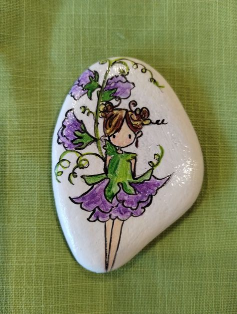 Fairy Rocks, Fairy Ideas, Rock Flowers, Diy Rock Art, Outdoor Crafts, Painted Rocks Diy, Rock Painting Patterns, Fairy Doors, Paint Rock