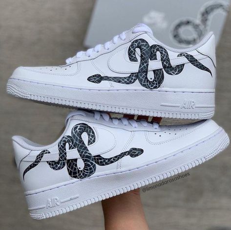 Air Force One Shoes, Custom Sneakers Diy, Custom Painted Shoes, Custom Shoes Diy, Nike Shoes Air Force, White Nike Shoes, Trendy Shoes Sneakers, Nike Shoes Girls, Custom Nike Shoes