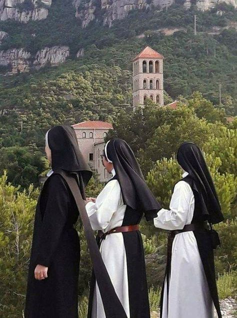 Nun Aesthetic Good, Nuns Aesthetics, Catholic Nun Aesthetic, Nun Aesthetic, Ancient Greek Clothing, Nuns Habits, Monastic Life, Chic French Style, Catholic Images