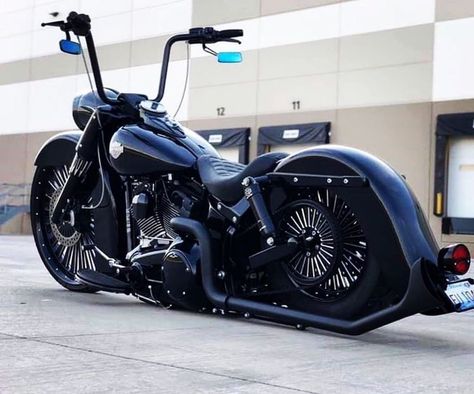 Harley Softail Deluxe, Custom Motorcycles Bobber, Custom Motorcycles Harley, Bagger Motorcycle, Harley Davidson Wallpaper, Bike Toy, Motorcycle Paint Jobs, Custom Street Bikes, Softail Custom