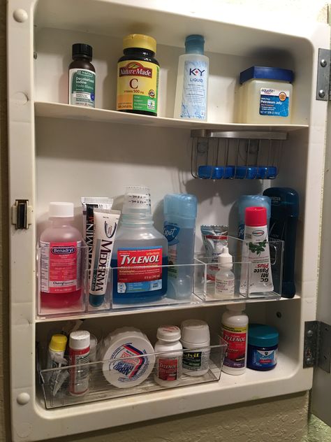 Bathroom mirror medicine cabinet organized using trays Medicine Cabinet Storage Ideas, Medicine Cabinet Storage, Cabinet Storage Ideas, Cabinet Organization Bathroom, Organize Bathroom, Mirror Medicine Cabinet, Medicine Cabinet Organization, Dorm Bathroom, White Bathroom Cabinets