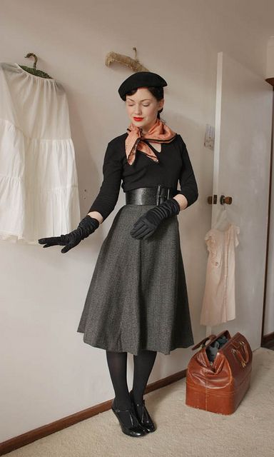 grey wool skirt c by night.owl, via Flickr Mode Rockabilly, Mode Retro, Pin Up Vintage, Look Retro, Winter Mode, 1940s Fashion, Moda Vintage, Vintage Pinup, Look Vintage