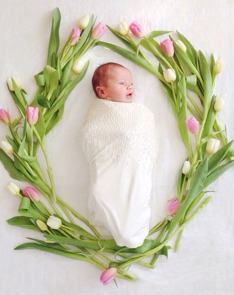 Dreamy baby shoot // tulips // spring // baby girl // birth announcement // wreath Spring Baby Pictures, Easter Photo Ideas, April Baby, Boy Nursery Themes, Baby Boy Themes, Baby Boy Nursery Themes, Baby Pictures Newborn, Trendy Baby Nursery, Birth Announcement Girl