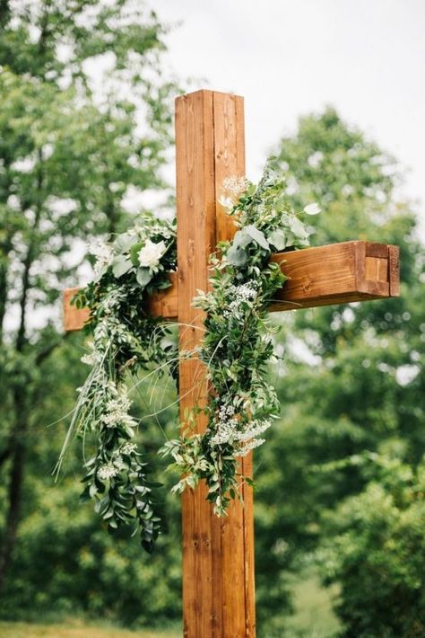 Simple Yet Beautiful Backyard Wedding by Lauren Love Photography Backyard Wedding Photography, Beautiful Backyard Wedding, Beach Wedding Flowers, Backyard Flowers, Unique Wedding Flowers, Beautiful Backyards, Wooden Cross, Wedding Flower Arrangements, Wedding Guide