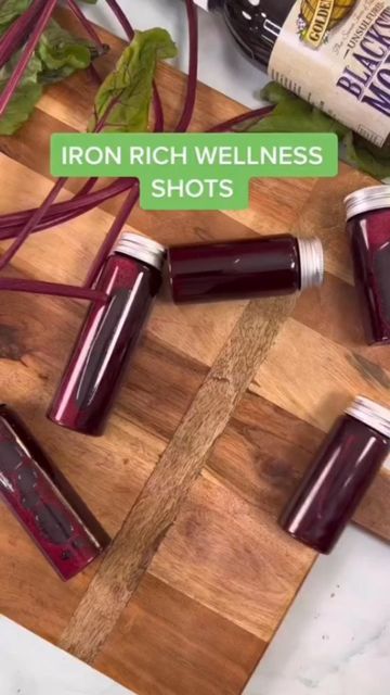 Low Iron Drinks, Juice For Headache, Iron Rich Smoothie, Iron Shots, Healthy Juicer Recipes, Healthy Juice Drinks, Blackstrap Molasses, Wellness Shots, Juicer Recipes