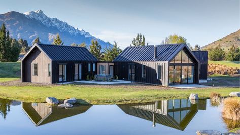 Reflections: A Holiday Home in Queenstow|Houses Gable House, Farmhouse Architecture, New Zealand Houses, Modern Barn House, Modern Farmhouse Exterior, Shed Homes, Barn Style House, Modern Barn, Farmhouse Exterior