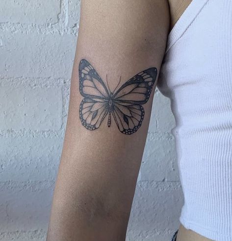 Tattoo Papillon, Bicep Tattoo Women, Butterfly Tattoos On Arm, Unique Butterfly Tattoos, Petit Tattoo, Butterfly Tattoos For Women, Bicep Tattoo, Petite Tattoos, Butterfly Tattoo Designs