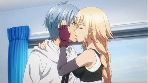 Anime Kisses Moment, Strike The Blood, Cute Kiss, Love Kiss, Anime Kiss, Cute Gif, Videos Funny, Anime Funny, Kiss