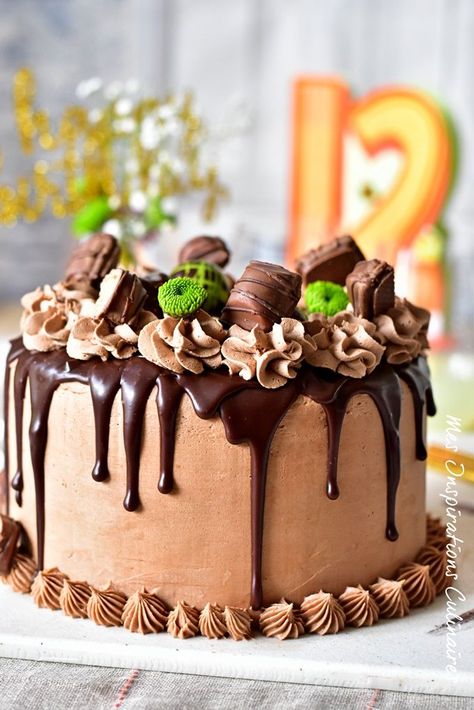 Gâteau d'anniversaire Layer cake #recipes #recette #recipeoftheday #kinder #layercake #birthdaycake Kinder Bueno Recipes, Bueno Cake, Bueno Recipes, Moist Vanilla Cupcakes, Mocha Cupcakes, Nutella Cake, Number Cakes, Cake Cover, Birthday Food