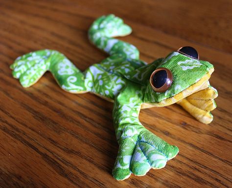 Frog Sewing Pattern, Frog Sewing, Stuffed Animal Bean Bag, Frog Plush, Frog Pattern, Sewing Stuffed Animals, Fabric Butterfly, Frog Art, Sock Animals