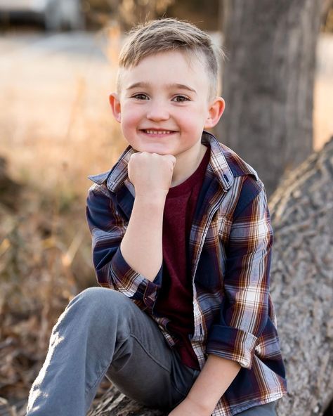 Kids Portrait Poses, Little Boy Poses Photography, Kids Photoshoot Ideas Outdoors, Boy Poses Photography, Little Boy Photoshoot, Boy Birthday Photoshoot, Kid Photoshoot Ideas, Boy Photoshoot Ideas, Birthday Photoshoot Ideas Boys