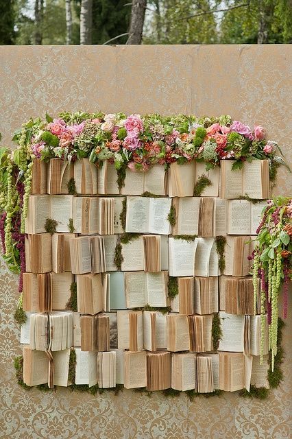 72 Stunning DIY Backdrops - Photo Pie Backdrops Vintage Wedding Backdrop, Vintage Wedding Decorations Diy, Photo Booth Wall, Diy Fotokabine, Book Backdrop, Diy Photo Booth Backdrop, Photo Booth Backdrop Wedding, Diy Photo Backdrop, Photoshoot Backdrops