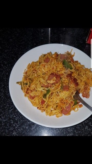 Spicy Masala Noodles Noodles Pictures, Khana Khazana, Maggi Recipes, Breakfast Pictures, Eating Food Funny, Yummy Dishes, Fast Foods, Veggie Meals, Vegetarian Fast Food