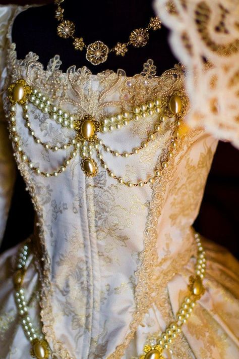 etsy.com Era Victoria, Shakespeare In Love, Fest Outfits, Princess Cinderella, Medieval Dress, Ballet Costumes, Fantasy Costumes, Historical Costume, Historical Dresses