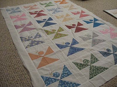 Angel Quilt, A Crowd Of People, Christmas Quilt Blocks, Garage Roof, Crowd Of People, Half Square Triangle Quilts, Pinwheel Quilt, Holiday Quilts, Crochet Quilt