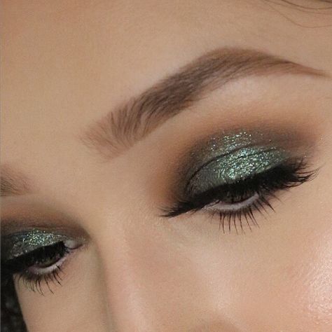 This was the first look I ever filmed at @ipsyos. The Link is in my bio❤️ #Regram via @glamxgab Glitter Eye Makeup Looks, Glitter Eyeshadow Looks, Wedding Eye Makeup, Eye Makeup Looks, Glitter Eye Makeup, Glitter Eye, Green Eyeshadow, Makeup For Green Eyes, Glitter Eyeshadow