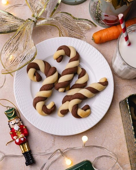 Les biscuits canne à sucre de Noël Biscuits Noel, Junk Food, Christmas Magic, Christmas Food, Tea Time, Cookies Et Biscuits, Biscuits, Cake, Birthday