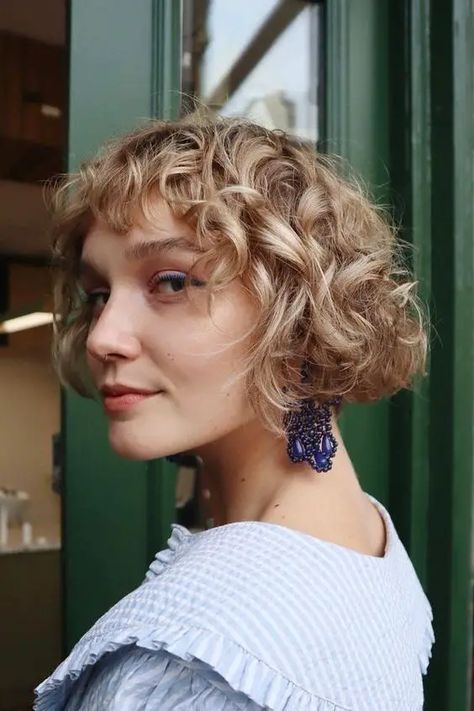 Pixie Bob Haircut Ideas for 2024 - Trendy Short Hairstyles for a Stylish Look Super Short Curly Bob, Short Curly Bob With Bangs, Hair Shapes, Curly Short Bob, Straight With Bangs, Curly To Straight, Short Curly Bob Hairstyles, Trendy Short Hairstyles, Short Pixie Bob