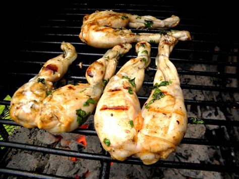 Frog Recipes, Frog Legs Recipe, Fried Frog Legs, Grilled Foods, Cantonese Cuisine, Bizarre Foods, Chicken Recipies, Grilled Fruit, Game Recipes