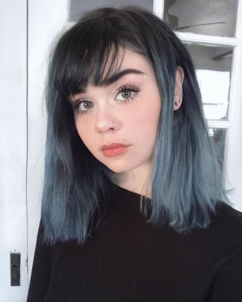 19.8k Likes, 124 Comments - Meghann ♡ (@sugoimeg) on Instagram: “New hair color Hair dye from @arcticfoxhaircolor in the color ‘Transylvania’ ” Short Blue Hair, Short Dyed Hair, Underlights Hair, Blue Ombre Hair, Short Grunge Hair, Pinterest Hair, Hair Color Purple, Hair Color Blue, Ombre Hair Color