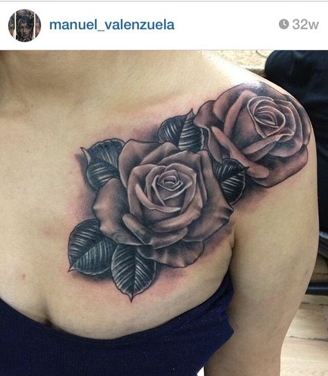 Another great idea I found on Instagram, roses Chest Tattoo Female Upper Cover Up, Chest Tattoo Female Upper, Tattoo Crane, Rose Chest Tattoo, Tattoo Font Styles, Cute Foot Tattoos, Borboleta Tattoo, Cover Up Tattoos For Women, Tattoos Back