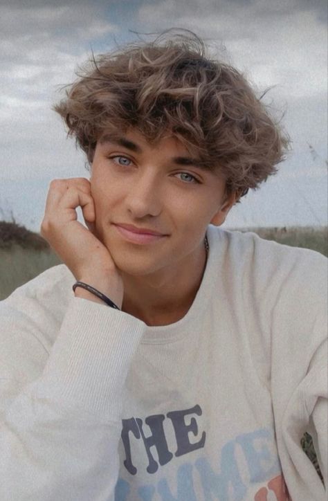 Jerimah Fisher Icon, Curly Beach Hair, Team Jeremiah, Gavin Casalegno, Jeremiah Fisher, Cute Animal Memes, Hate Men, The Perfect Guy, Curly Hair Men