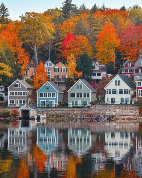 Alton Bay, Lake Winnipesaukee, NH Nice place where the very fortunate people on earth are able to settle down. #greenmountains #stowe… | Instagram Fall Foliage Vermont, Vermont Fall, Stowe Vt, Lake Winnipesaukee, Nice Place, Fall Pictures, Autumn Aesthetic, New Hampshire, Fall Vibes