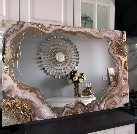 Mirror Resin Art, Resin Mirror Art, Geode Mirror, Diy Resin Painting, Mirror Resin, Spiegel Diy, Resin Art Canvas, Seni Resin, Rose Gold Decor