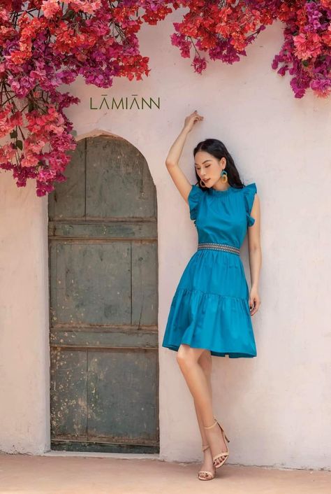 Book Outfits, Anarkali Dress Pattern, Poses Women, Photography Poses Women, Anarkali Dress, Summer Design, Modern Outfits, Knee Length Dresses, Anarkali