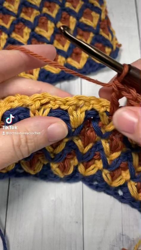 V Stitch Crochet, Fringe Crochet, Crochet Stitches Free, Crochet Stitches Video, V Stitch, Stitch Crochet, Crochet Stitches Tutorial, Crochet Instructions, Crochet Stitches Patterns