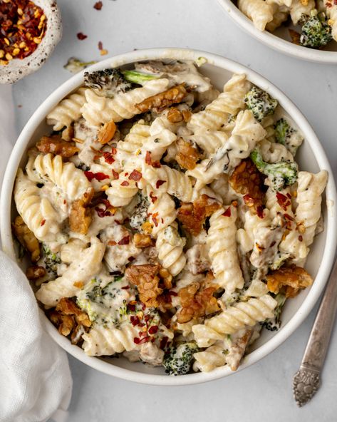 Creamy Vegan Broccoli and Tempeh Bacon Pasta - Inspiralized Nice Meals, Quick Pasta Dishes, Vegan Broccoli, Tempeh Bacon, Autumn Food, Quick Pasta, 2024 Recipes, Bacon Pasta, Spiralizer Recipes