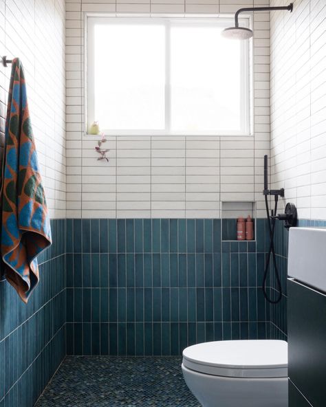 Dare to be bold with two-toned showers, the ultimate fusion of color and personality that will transform your space into an oasis of self-expression. Shower Tile: Makoto 2.5x10 in Arashi Blue and Shoji White Designed by @christamartinstudio 📸 @alisonbernier Arashi Blue Tile, Two Toned Tile Bathroom Walls, Makoto Arashi Blue Tile, Two Color Tile Shower Ideas, Colorblock Shower Tile, Color Block Bathroom Tile, Two Toned Tile Bathroom, Two Tone Subway Tile Bathroom, 2 Tone Tile Bathroom