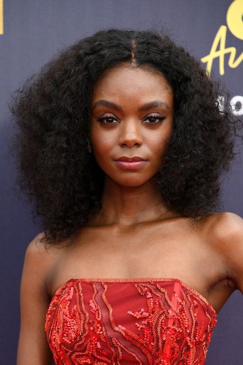 Ashleigh Murray Josie Mccoy, Ashleigh Murray, Short Choppy Haircuts, Choppy Haircuts, Choppy Hair, Riverdale Cast, Short Choppy Hair, Movie Awards, Trending Hairstyles