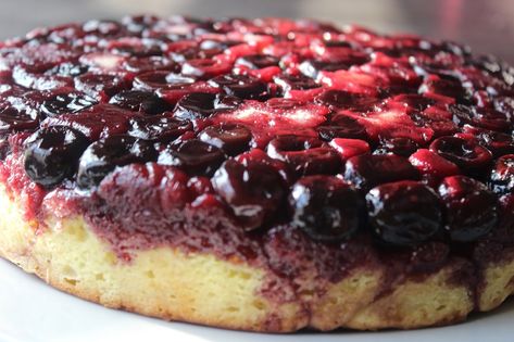 Black Forest Upside Down Cake, Pine Apple Upside Down Cake, Upside Down Cherry Chocolate Cake, Camping Pineapple Upside Down Cake, Cherry Upside Down Cake, Cherry And Almond Cake, Cherry Cake Recipe, Cherry Recipes Dessert, Pinneaple Upside Down Cake Recipe Easy