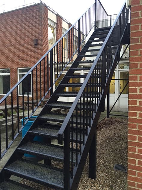 Best 5 Iron Stairs Structure #stairs #stairsdesign #design #ideas Industrial Rooftop, Stairs Industrial, Industrial Structure, Container Garage, Staircase Metal, Industrial Staircase, Iron Stairs, Metal Staircase, Outside Stairs