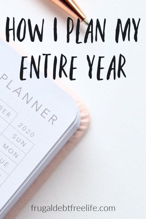 Today I am going to share some tips for planning an entire year in advance. Wait? What?? I mean it. I try to plan my year, as much as I can, in as far in advance as I can. And today I am telling you HOW I do that? So last week I talked about how I set goals using my SIMPLE system. And one of the way I do this by planning my year in advance. I know that probably sounds completely overwhelming, but I promise it’s not. It actually makes like much more simple. Plan Your Year In Advance, Plan Year In Advance, Planner Organization College, Setting Up A Budget, Money Honey, Thrifty Thursday, Savings Planner, Creative Planner, Planner Art