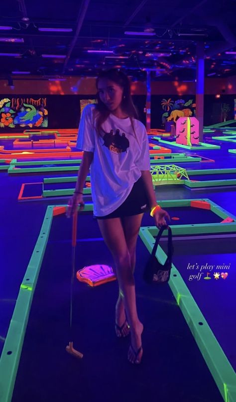 Mini Putt Aesthetic, Crazy Golf Aesthetic, Mini Golfing Aesthetic, Mini Golf Photoshoot, Mini Golf Pictures, Mini Golf Aesthetic, Mini Golf Date, Disco Roller Skating, Goofy Golf