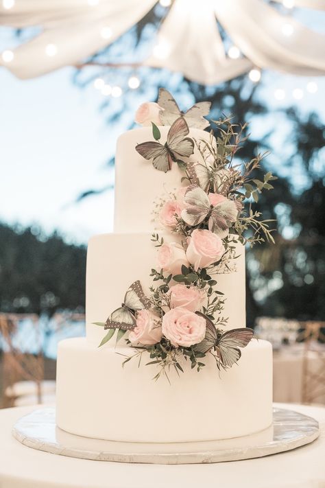 Wedding Cake With Butterflies, Cake With Butterflies, Textured Cake, Heart Cake Design, Butterfly Wedding Cake, Cake Roses, Quince Decorations, Phuket Wedding, Chic Vintage Brides