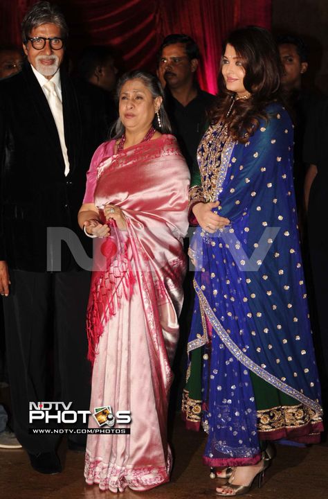 Affinity to matching jewellery with clothes grows :) Matching Jewellery, Amitabh Bachchan, Aishwarya Rai, Actors & Actresses, Thread, Saree, Actresses, Actors, Couture