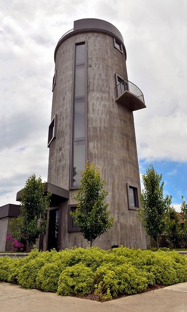 Converted Water Tower in Traralgon.  Corner of Henry and Fairview Streets. House With Circle Tower, Small Tower Architecture, Water Tower Design, Water Tower Conversion, Silo House, Round Building, Lookout Tower, Water Towers, Minds Eye