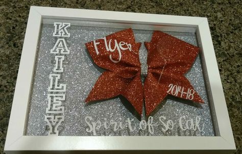 Cheerleading Flyer, Cheer Box, Shadow Box Ideas, Youth Cheer, Cheerleading Bow, Cheer Team Gifts, Cheer Extreme, Bow Display, Shadow Box Gifts