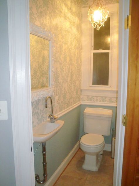 Half bath. Would do it rustic Tiny Home Bathrooms, Small Half Baths, Half Bathroom Design, Tiny Half Bath, Small Half Bathrooms, Tiny Powder Rooms, Small Half Bathroom, Small Half Bath, Tiny Powder Room