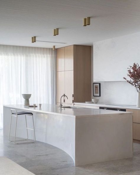 Absolutely crushing on this beautiful kitchen by @mimdesignstudio It's minimal and simple yet so refined. It really is all in the details 〰️ #interiordesigneraustralia #interiorinspo #kitchendesign #elegantspaces #tasmaniandesign #luxuryrenovations #luxuryliving #brightonhomes #bespokeinteriors #timelessinteriors #brightonbuilder #interiorlover #brightonrenovation #launcestontasmania #refineddesign #tasmanialiving #launcestoninteriors #launcestoninteriordesigner #discovertasmania #melbourn... Palm Springs Interior, Wood Kitchens, Mim Design, Polished Plaster, New Kitchen Designs, Timeless Interiors, Stunning Interior Design, Design Philosophy, Island Living