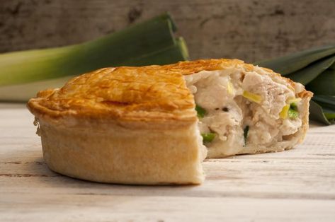 AR000027JR - British - Chicken and Leek Pie Recipe - Chicken and Leek Pie Recipe - FTR1 - ph01 - Shtr_SMALL Leek Mushroom, Chicken And Leek Pie, Chicken Potato Bake, Leek Pie, Mushroom Recipe, Chicken Pie, Homemade Pastries, Campbell Soup, English Food